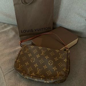 Authentic Louis Vuitton Monogram Pochette
